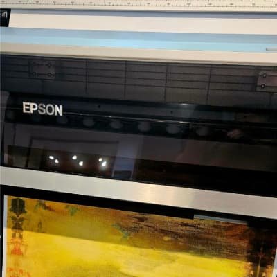 Profesionalus Epson spausdintuvas, pigmentiniai rašalai. Spalvos, kurios išlieka dešimtmečius.