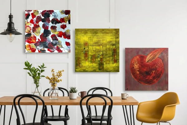 "Apglėbęs - Rožynas", "Gausa", "Karališkas obuolys", valgomajame ant sienos